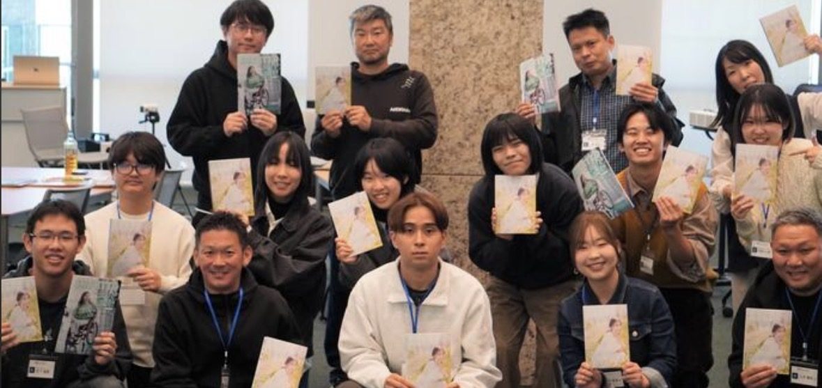 夢語りシンポジウムの参加者の集合写真